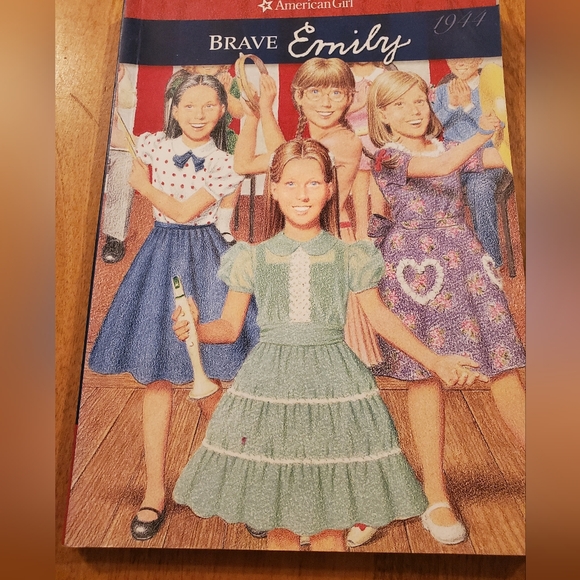 Brave Emily 1944 (American Girl Collection) Book - Picture 1 of 3
